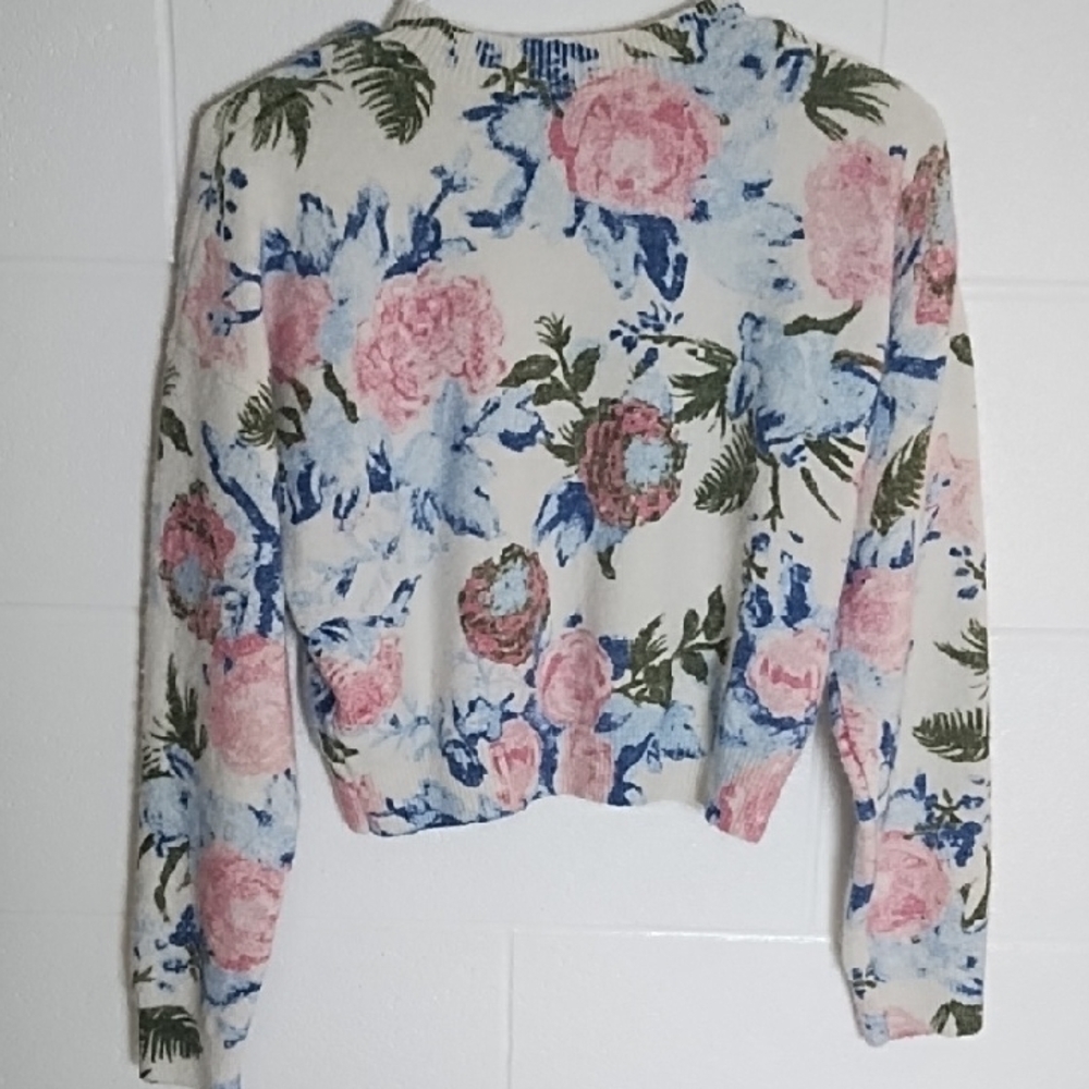 Floral Cropped Sweater Cream Pink, Blue, and Green Perfect with High Waist Jeans - Picture 11 of 12
